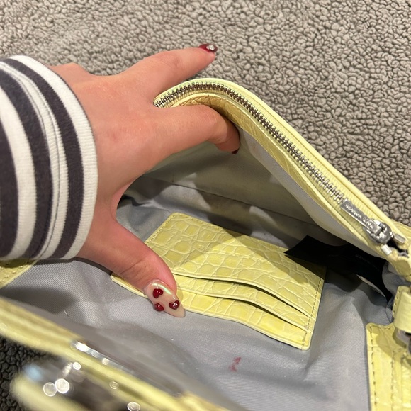 Marc Jacobs Yellow Shoulder Bag with Chain Strap - Picture 5 of 7